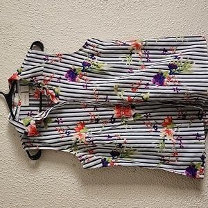 Women's Button down Shirts Chico's, Size 1, Color White With flowers design